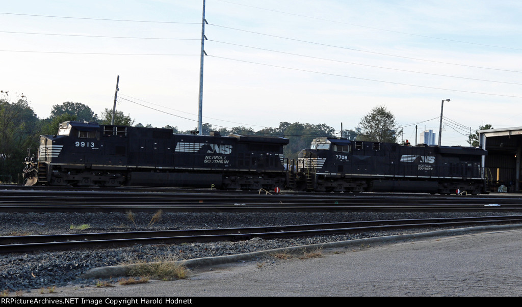 NS 9913 & 7708 in Glenwood Yard